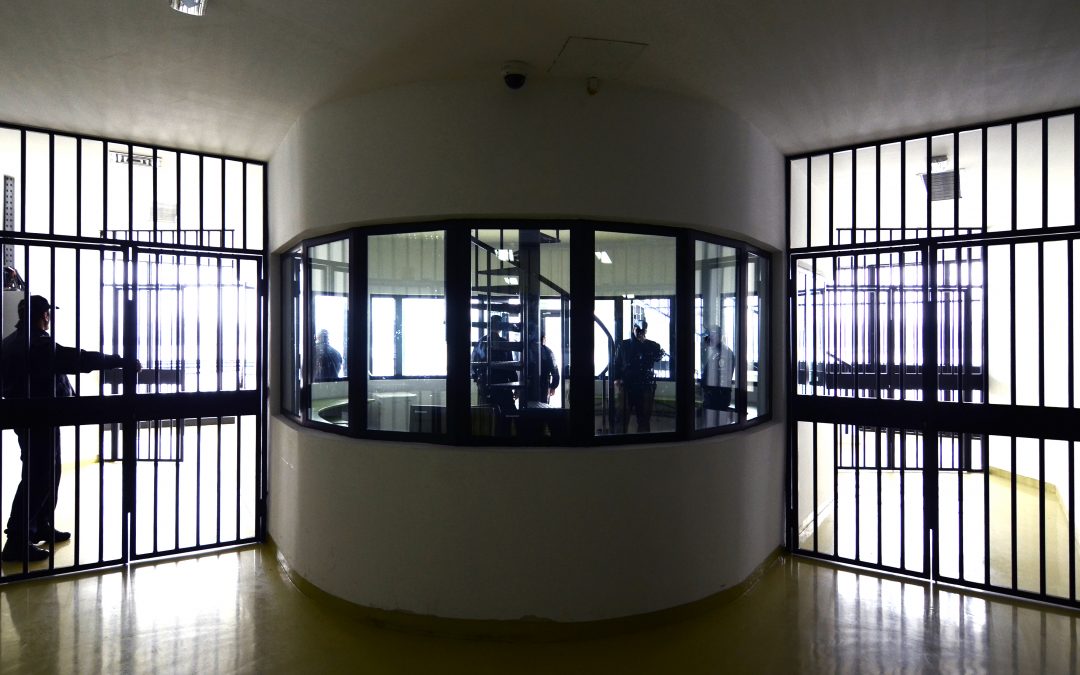 What is the Difference Between Maximum and Minimum-Security Prisons?